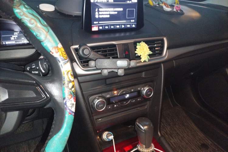 Used Mazda 3 Axela 2017 Hatchback 2.0L Automatic Luxury Model Emission Standard China V Audio And AC Panel