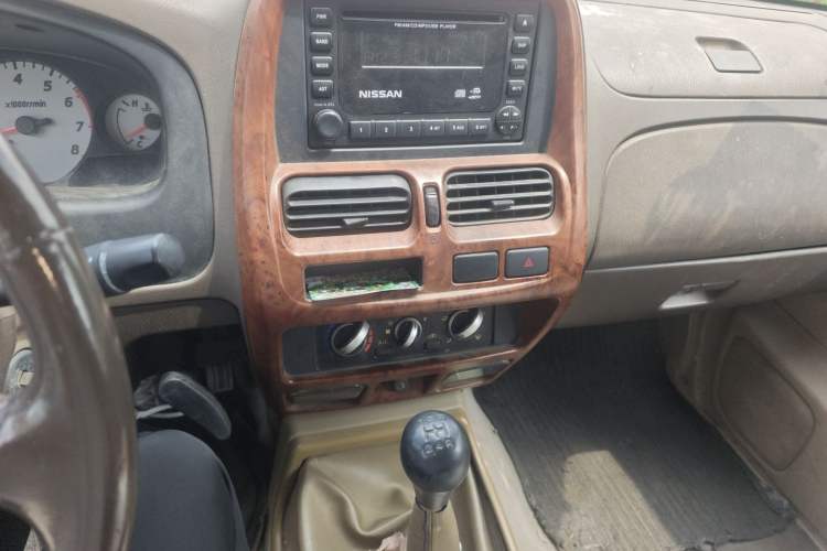 Used Nissan ZN Van 2011 2.4L Two-Wheel-Drive Standard Version 5 Seats ZN6493