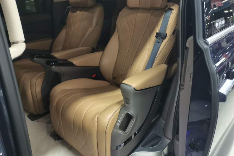 Used Denza D9 2022 DM-i 970 Four-Wheel Drive Prestige Model