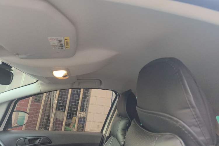 Used Ford EcoSport 2013 1.5L Manual Comfort Model Headliner