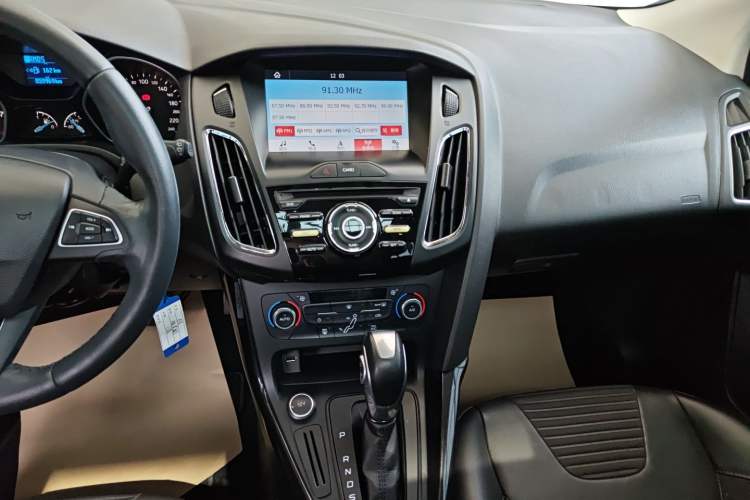 Used Ford Focus 2017 Hatchback 1.6L Automatic Fashion Edition Smart Drive Version
