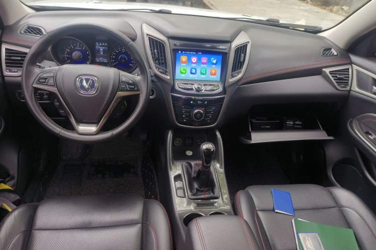 Used CHANGAN CS75 2017 Shangku Edition 1.5T Manual ZhiXiang Model Center Console