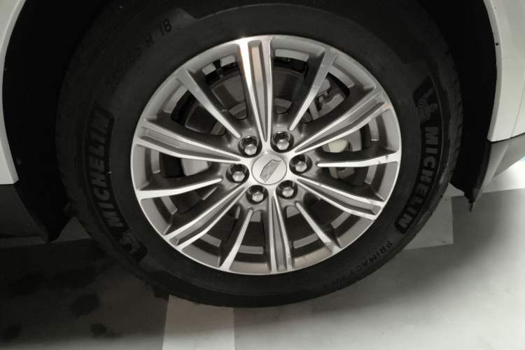 Used Cadillac XT5 2017 Anniversary Edition 25T Luxury Model Right Front Wheel Hub