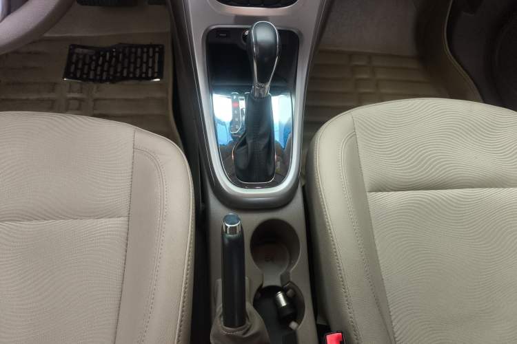 Used Buick GT 2013 GT 1.6L Automatic Fashion Edition Gear Lever