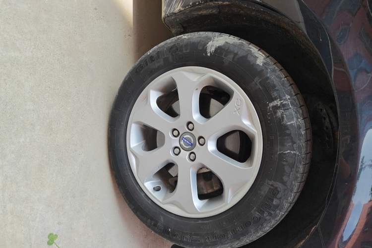 Used Volvo XC60 2012 T5 Comfort Edition Right Front Wheel Hub