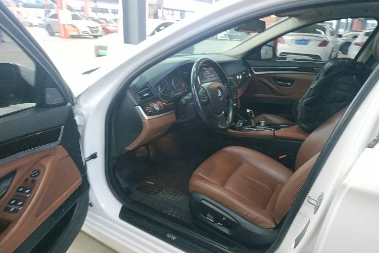 Used BMW 5 Series 2014 528Li Leading Model
