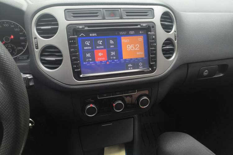 Used Volkswagen Tiguan 2015 1.8TSI Automatic Two-Wheel Drive Trend Edition Audio And AC Panel