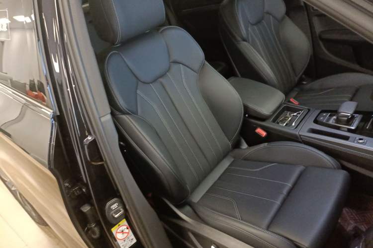 Used Audi Q5L 2025 quattro 45th Anniversary Edition 40 TFSI Luxury Dynamic Model
