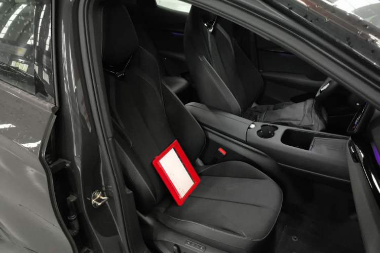 Used Volkswagen ID.UNYX 2024 Pro Long-Range Version Right Front Seat