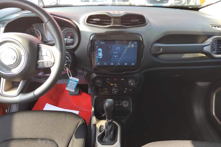 Used Jeep Renegade 2018 Connected Large Screen Version 180T Automatic High-Energy Edition
