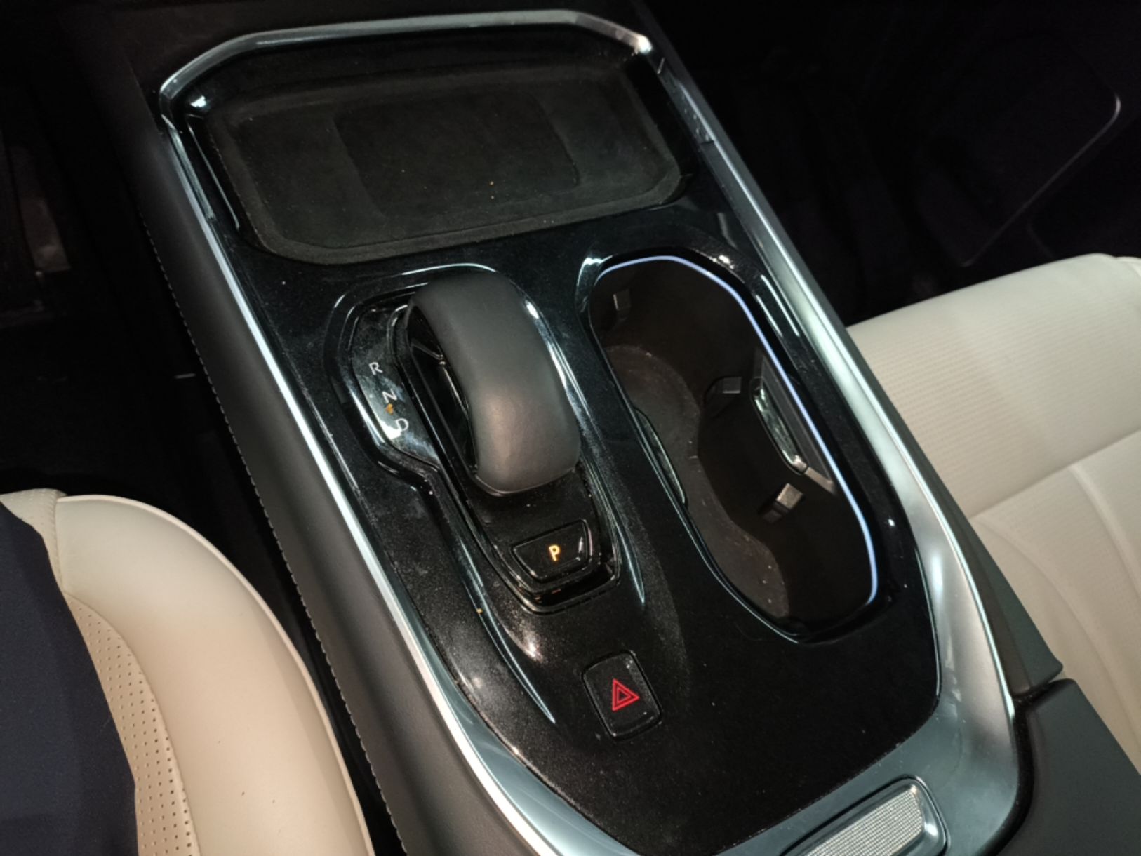Zeekr 009 2024 GAC Trumpchi — снимка 16