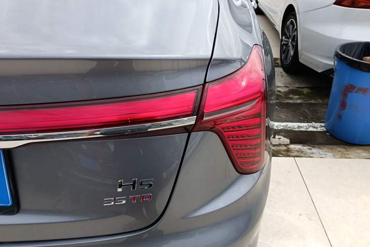 Used Hongqi H5 2024 1.5T DCT Smart Connect Flagship Edition
