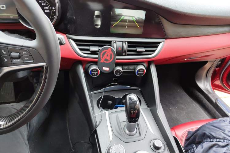 Used Alfa Romeo Giulia 2017 2.0T 200HP Luxury Edition
