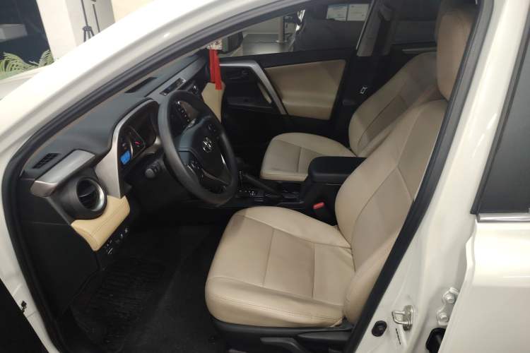 Used Toyota RAV4 2016 2.0L CVT Two-Wheel Drive Fashion Edition China V Standard Left Front Seat