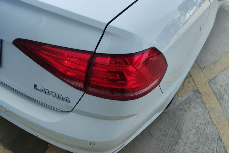 Used Volkswagen Lavida 2017 1.6L Automatic Comfort Edition
