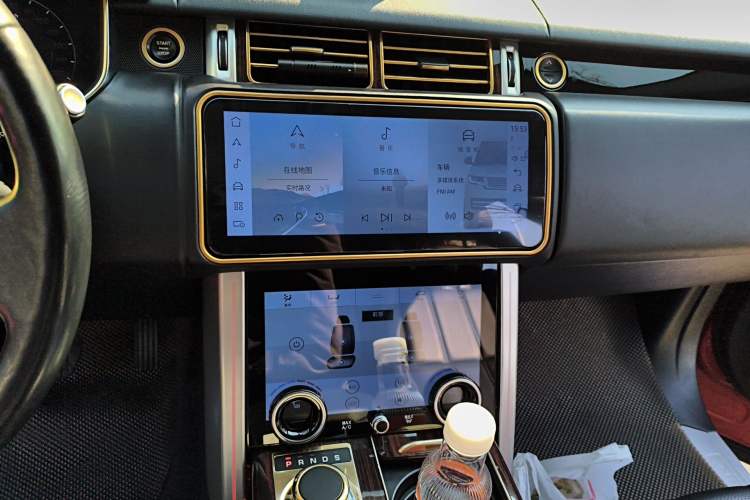 Used Land Rover Range 2014 3.0 SC V6 Vogue SE Audio And AC Panel