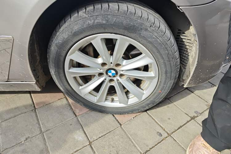 Used BMW 5 Series 2012 520Li Elegant Edition Right Front Wheel Hub