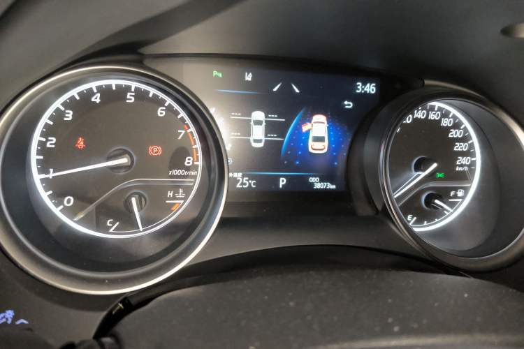 Used Toyota Camry 2021 2.0G Luxury Edition Odometer Close Up