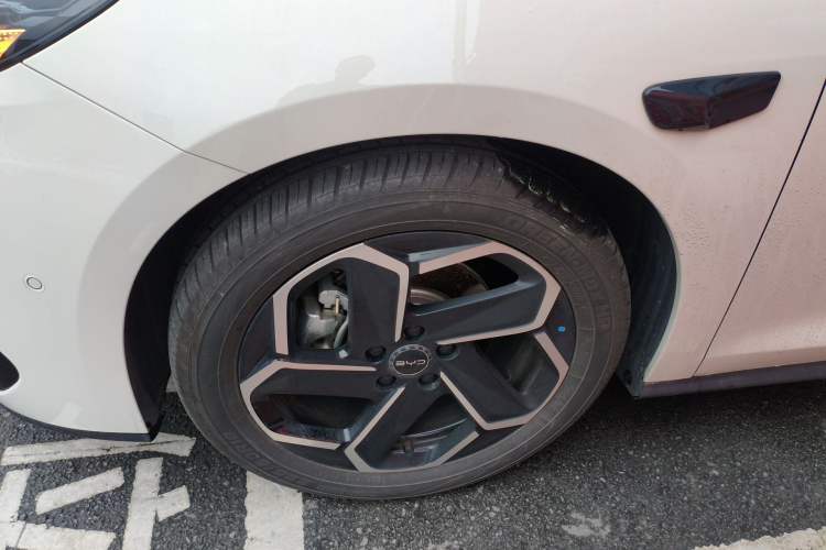 Used BYD Seal 06 New Energy 2025 DM-i Intelligent Drive 120KM Flagship Model Left Front Wheel Hub