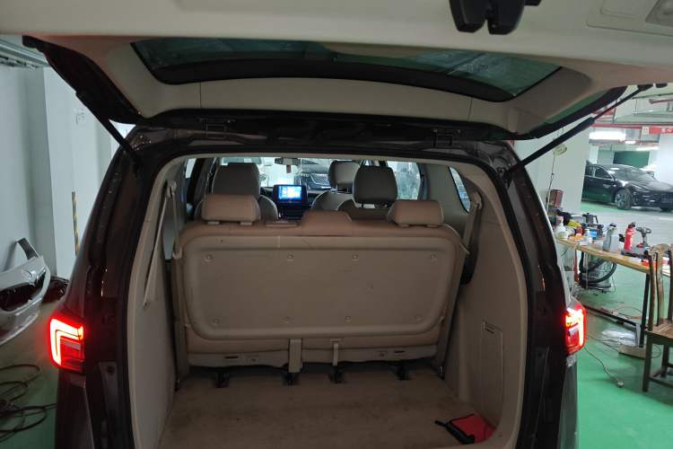 Used Buick GL8 2023 Land Executive Class Comfort Model