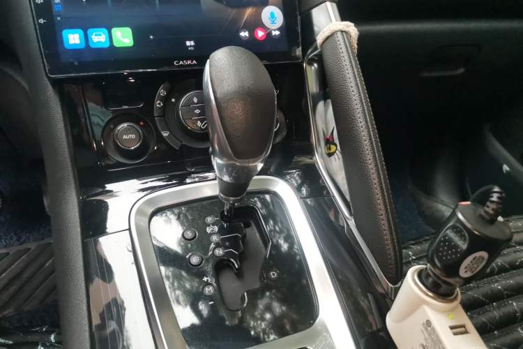 Used Peugeot 3008 2013 2.0L Automatic Trend Edition Gear Lever