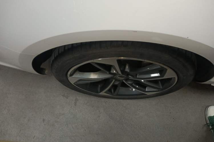 Used Audi A4L 2018 30th Anniversary Edition 40 TFSI Trendy Model Right Rear Wheel Hub