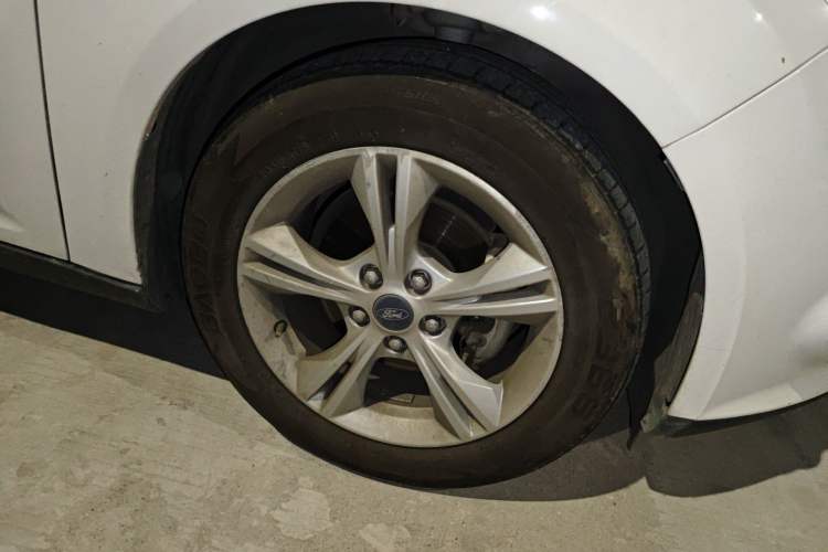 Used Ford Focus 2012 Sedan 1.6L Automatic Fashion Edition