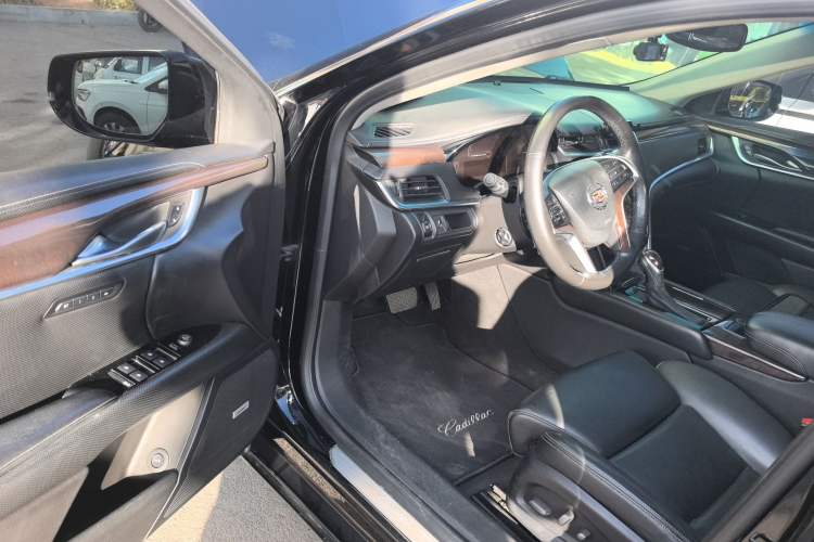 Used Cadillac XTS 2013 28T Luxury Model
