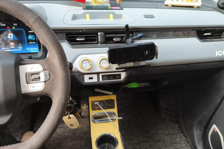 Used Chery QQ Ice Cream 2022 170km Sundae Phosphate Lithium-Ion Audio And AC Panel