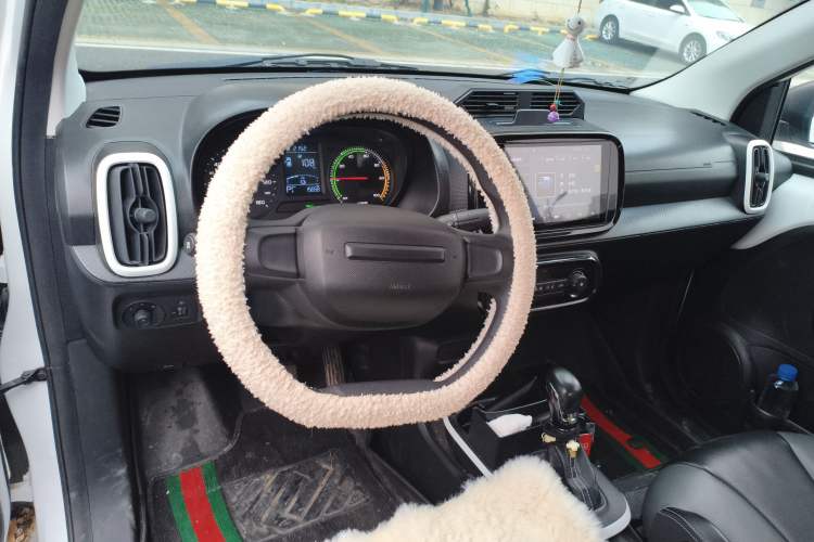 Used Roewe Clever 2022 311km QiQi BoBo Edition Center Console