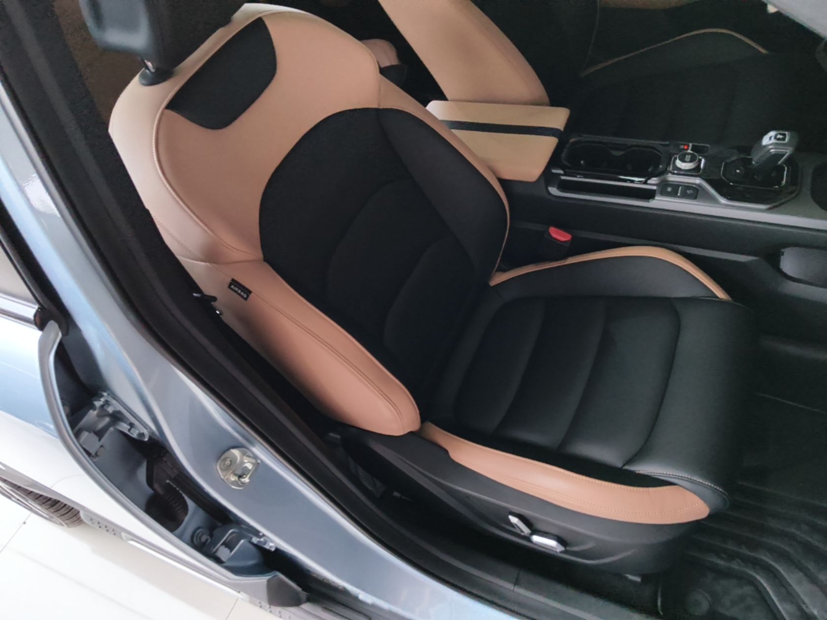 Geely Auto icon 2023 1.5TD Chocolate Luxe Edition — снимка 19