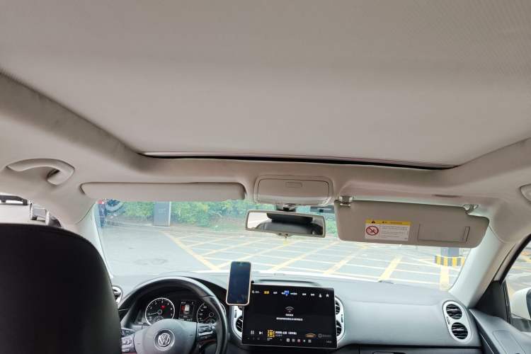 Used Volkswagen Tiguan 2015 1.8TSI Automatic Two-Wheel Drive Luxury Model Headliner