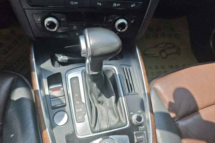 Used Audi Q5 2016 40 TFSI Comfort Model Gear Lever