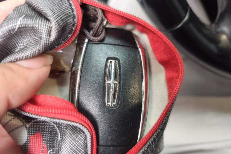 Used Lincoln MKC 2017 2.0T Two-Wheel-Drive Luxury Edition
