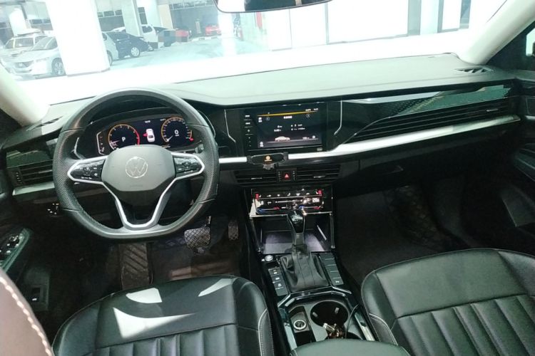 Used Volkswagen Passat 2023 Revised 330TSI Elite Edition Center Console