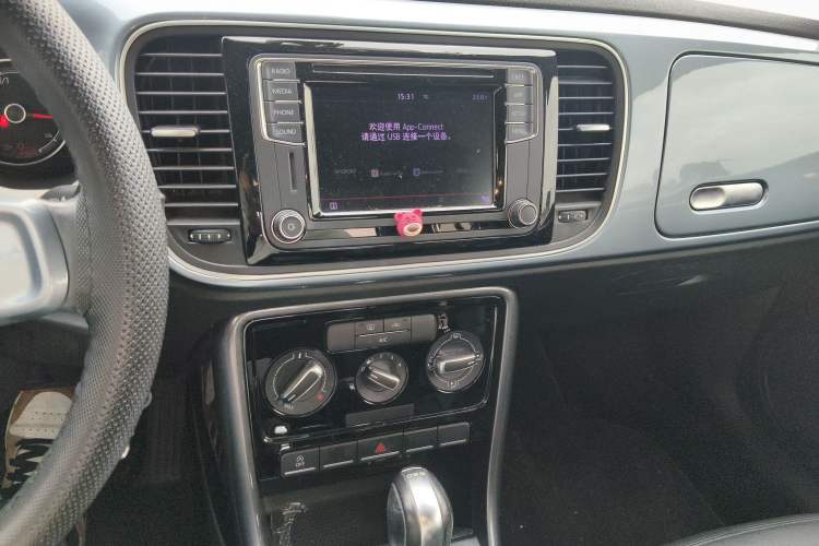 Used Volkswagen Beetle 2018 180TSI Yile Model Audio And AC Panel