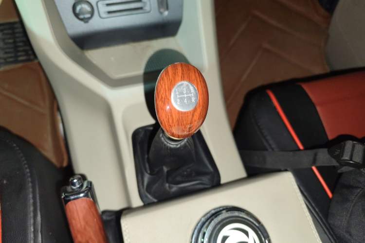 Used FORTHING Lingzhi 2019 M5L 1.6L 7-Seater Exclusive Model China VI Standard Gear Lever