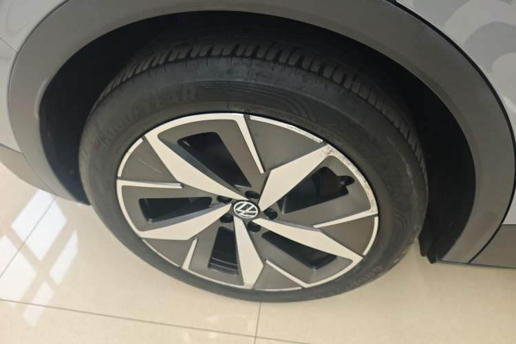 Used Volkswagen ID.4 CROZZ 2021 Long-Range Lite PRO Two-Wheel Drive Version Right Rear Wheel Hub