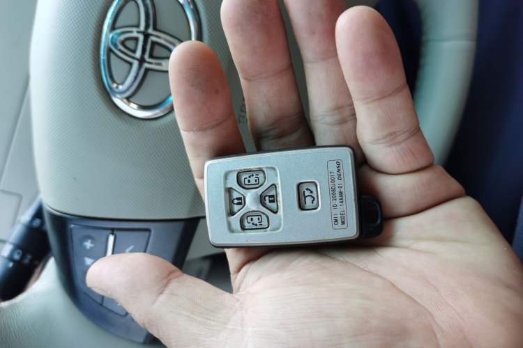 Used Toyota Previa 2012 2.4L 7-Seater Standard Edition Vehicle Key