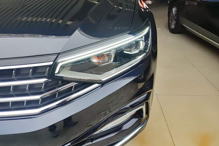 Used Volkswagen Magotan 2023 2 Million Units Limited Edition 330TSI DSG Leading Version Left Front Headlight