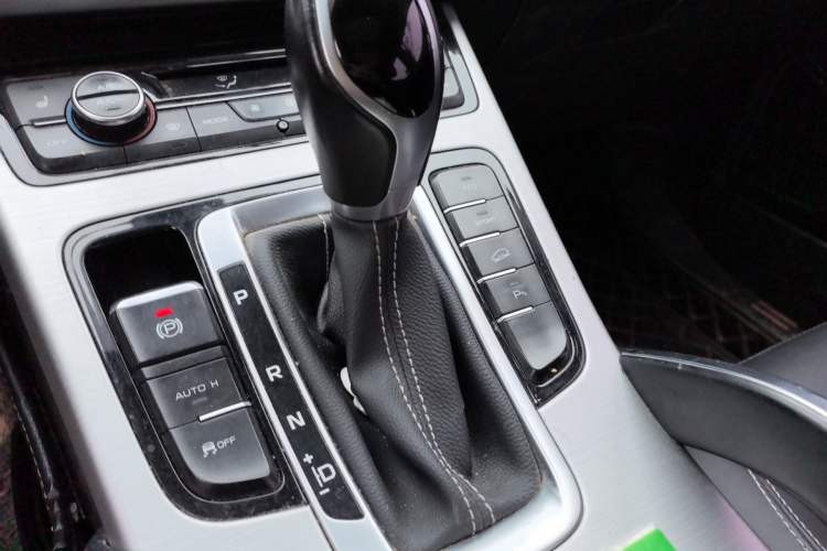 Used Geely Auto Emgrand X7 Sport 2016 1.8TD Automatic Smart Model Gear Lever