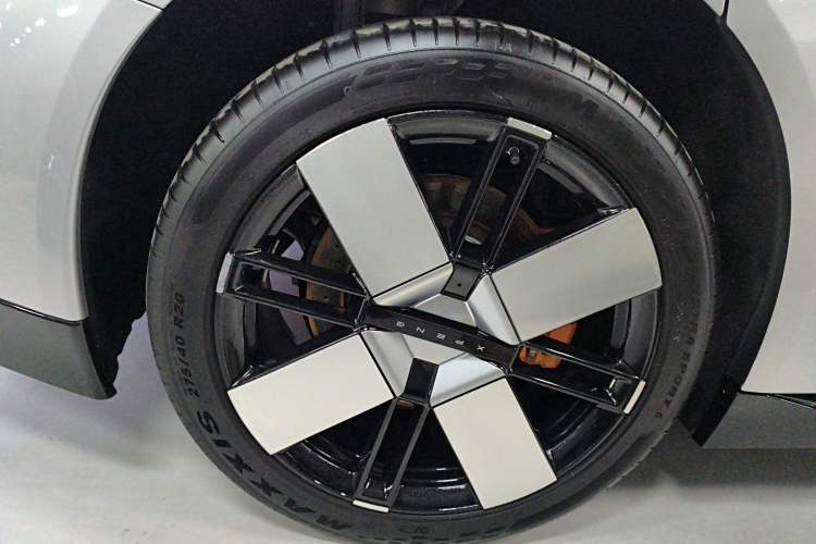 Used XPeng P7 2025 Model—750 All-Wheel-Drive High-Performance Ultra