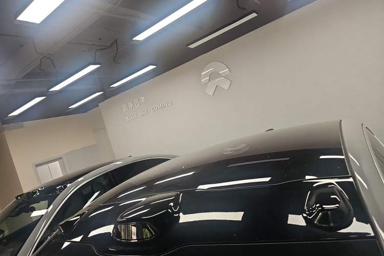 Used Nio EC6 2024 75 kWh Roof