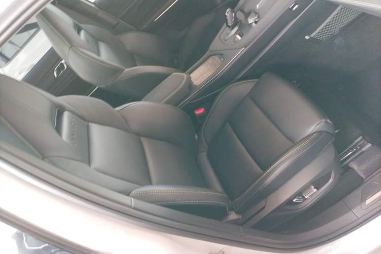 Used Lynk & Co 01 2025 2.0TD All-Wheel Drive Refreshed Pro Version Right Front Seat