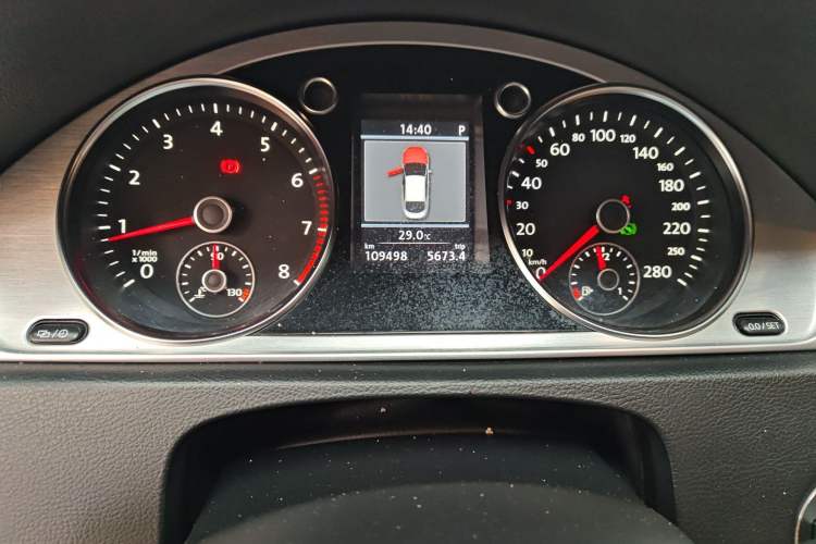 Used Volkswagen FAW-Volkswagen CC 2012 2.0 TSI Luxury Model Odometer Close Up