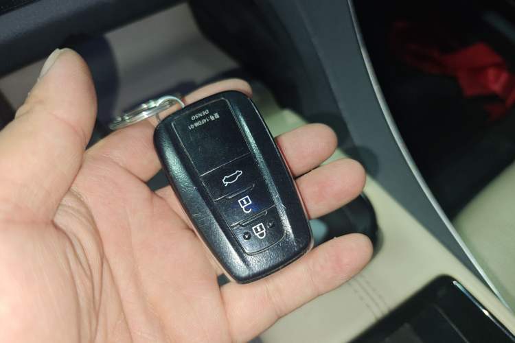 Used Toyota Avalon 2019 Dual-Engine 2.5L Luxury Edition China VI Standard Vehicle Key