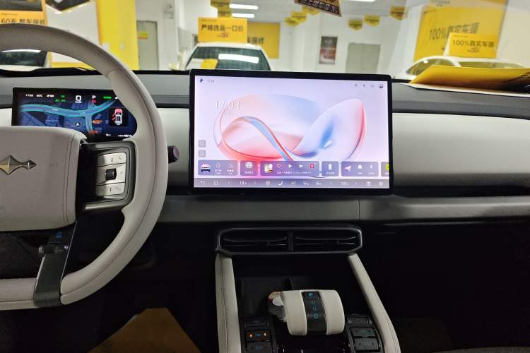 Used Formula Leopard Titanium 3 2025 501KM All-Wheel Drive Intelligent Driving Ultra Version Audio And AC Panel