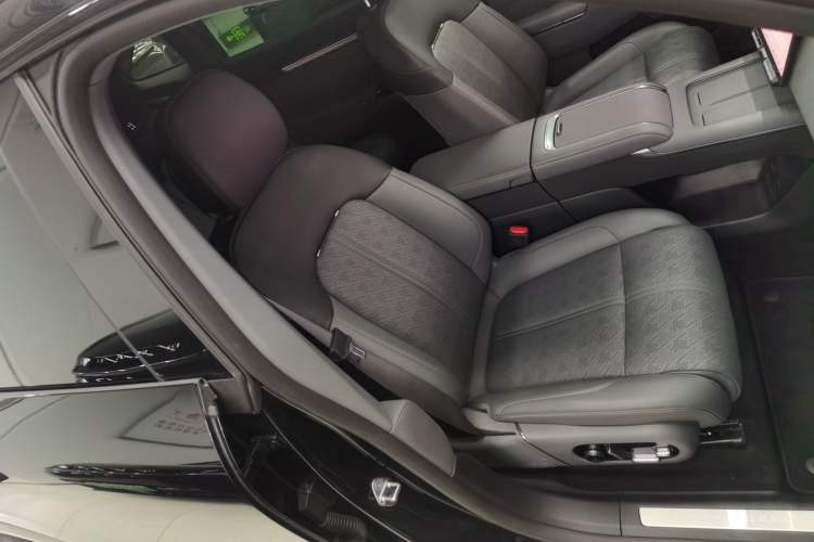 Used Zeekr 7X 2025 100 kWh Long-Range Rear-Wheel Drive with Intelligent Driving Features
