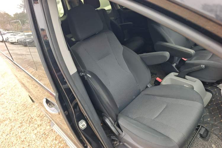 Used JAC Refine M4 2017 1.9T Diesel Manual Comfort Model