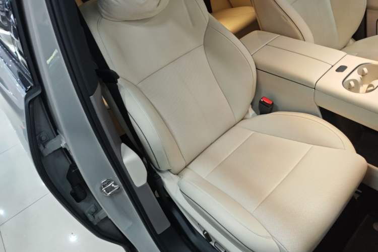 Used Li Auto i6 2025 Model Two-Wheel-Drive Standard Type Right Front Seat